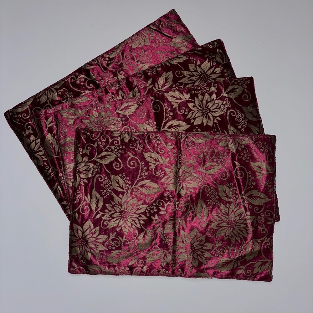 Red Metallic Poinsettia Placemats Set Of 4 NEW Brownstone Gallery Holiday